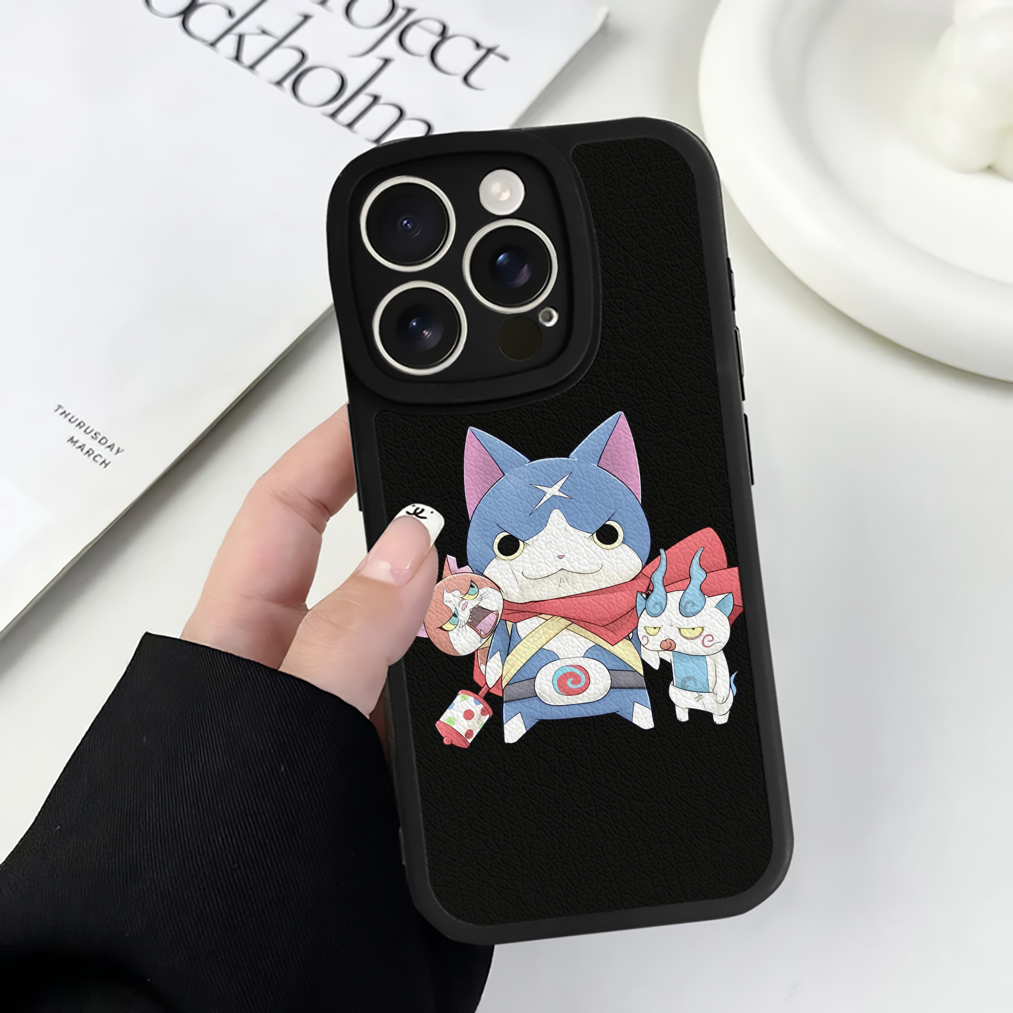 （画像用） 妖怪ウォッチ Yo-kai Watch 【iPhone 16シリーズ対応】シリコンスマホケース（レザー調） 材質：シリコン
